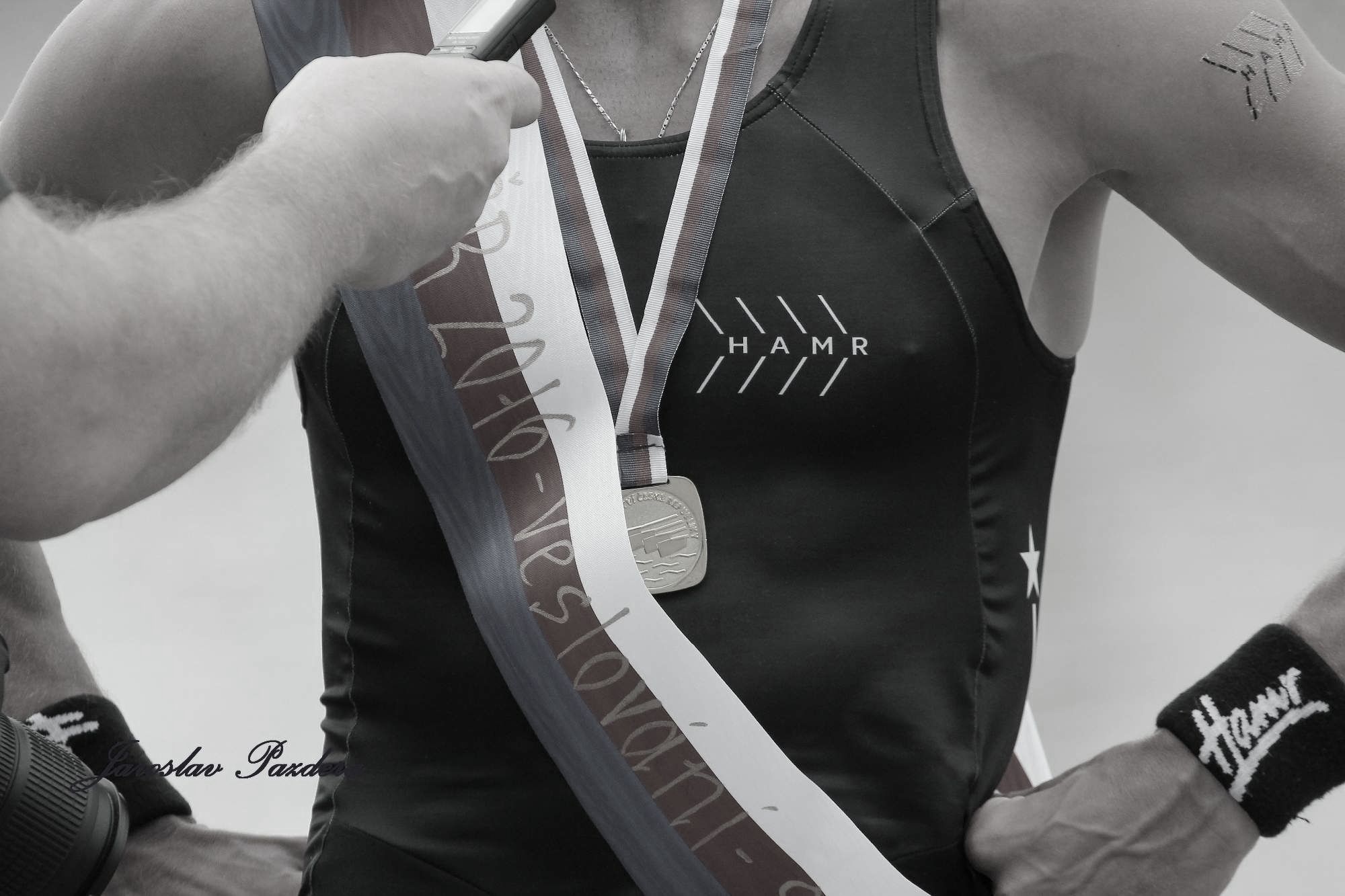 hamr-veslar-s-medaili.jpeg